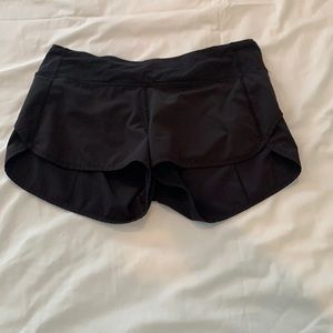 Lululemon Hotty Hot Low-Rise Lined Short 2.5” (size: 4)